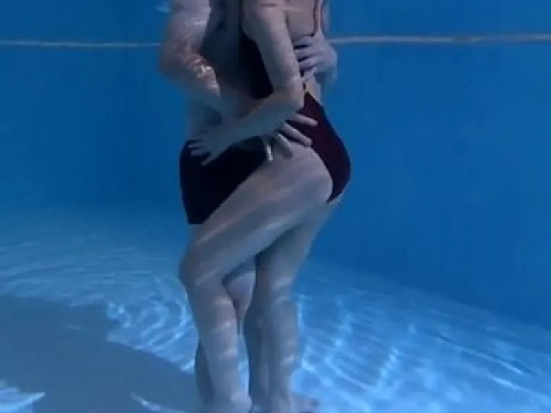 Chồng yêu lạnh nhạt, vợ địt nhau với hlv dạy bơi